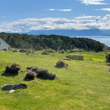 Sjarmerende Omgitt Av Vakker Molde