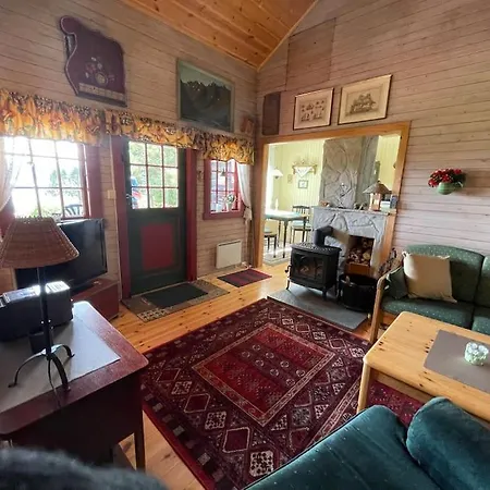 Sjarmerende Omgitt Av Vakker Lejlighed