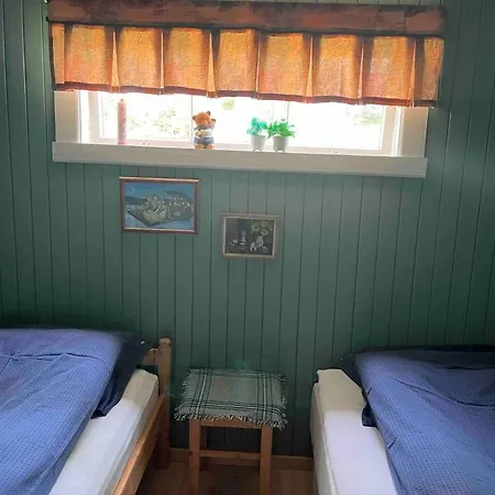 Sjarmerende Omgitt Av Vakker