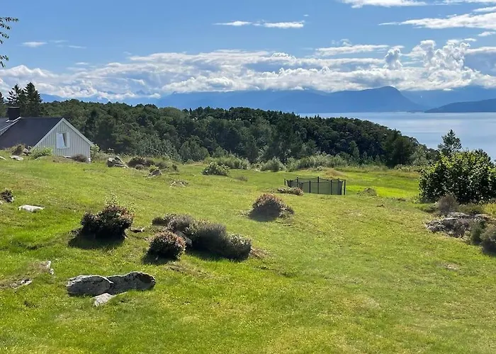 Sjarmerende Omgitt Av Vakker Molde
