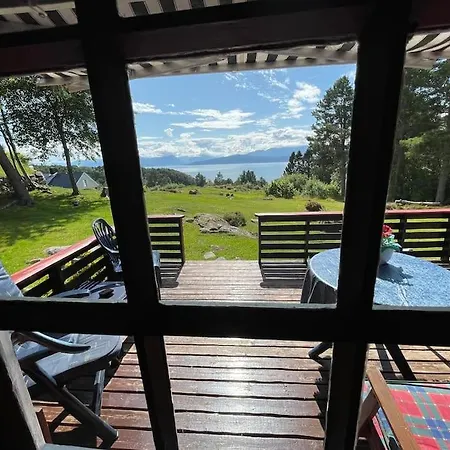 Sjarmerende Omgitt Av Vakker *